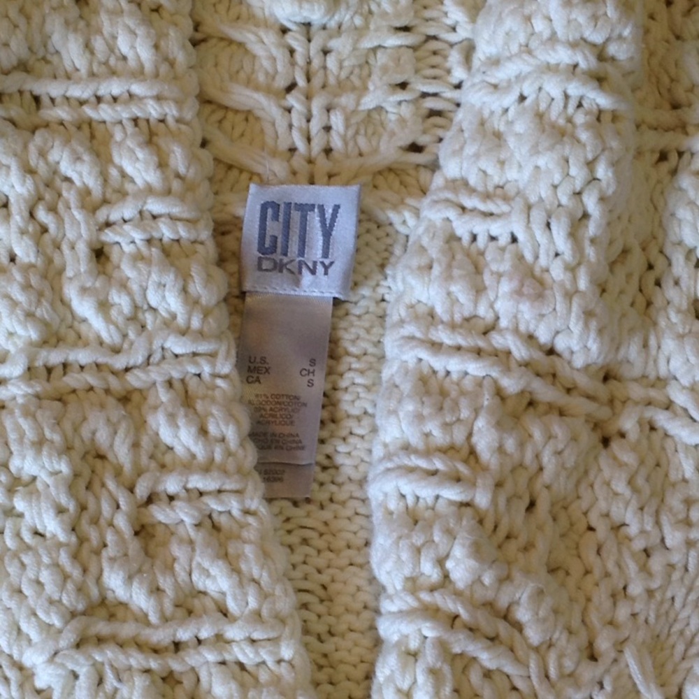 SOLD on other platform 🤍Vintage DKNY White Hooded Sweater Women’s Size S - Picture 3 of 3